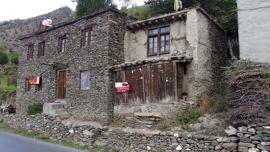 Keylong Lahaul India hike post office